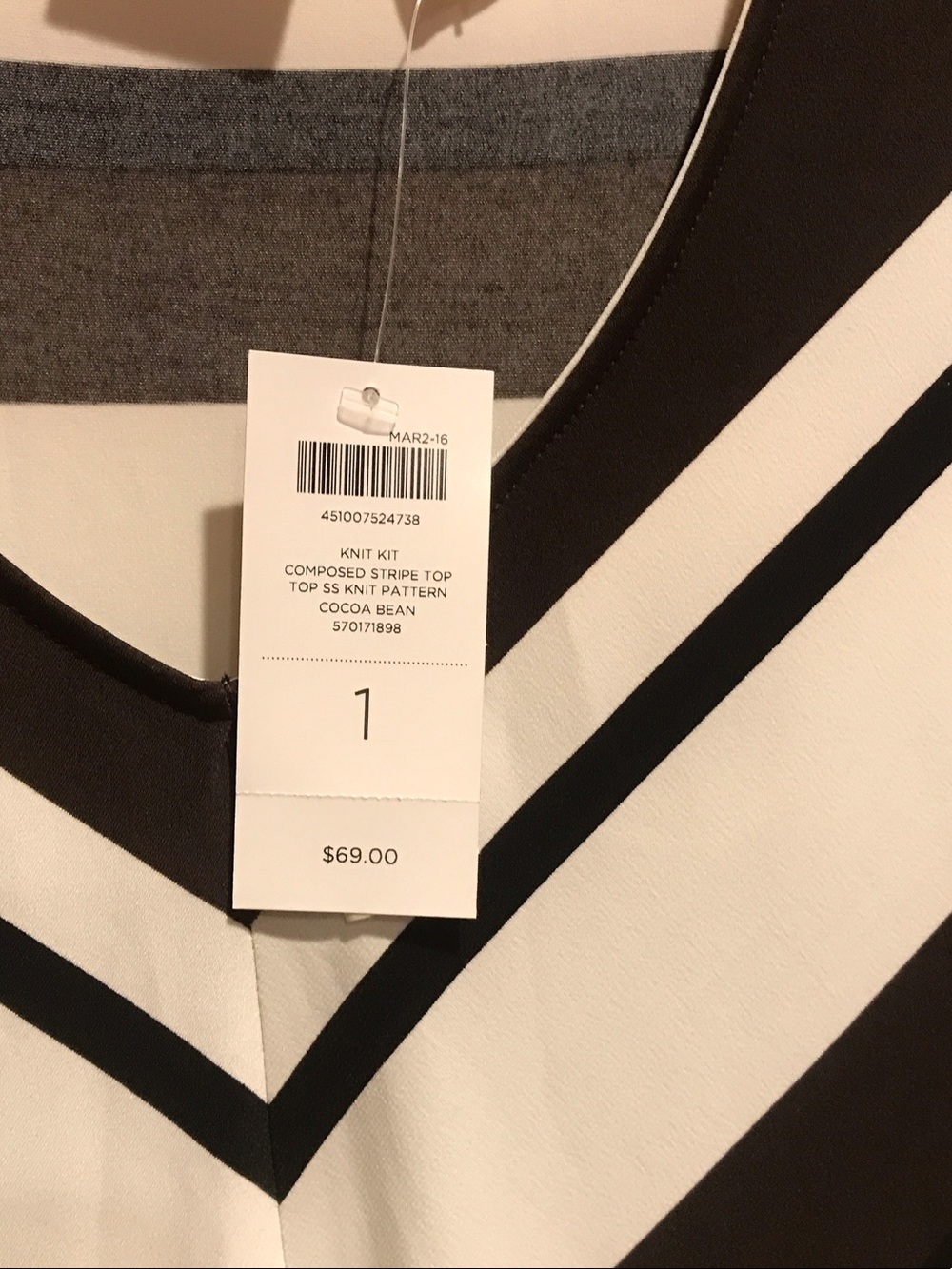 New Chico's Black, Brown, and White Chevron V-Neck Top - Picture 5 of 9